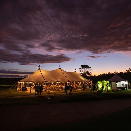 Pullman Magenta Shores Resort Entrance Luaran gambar The tent at the 2011 Australian Open