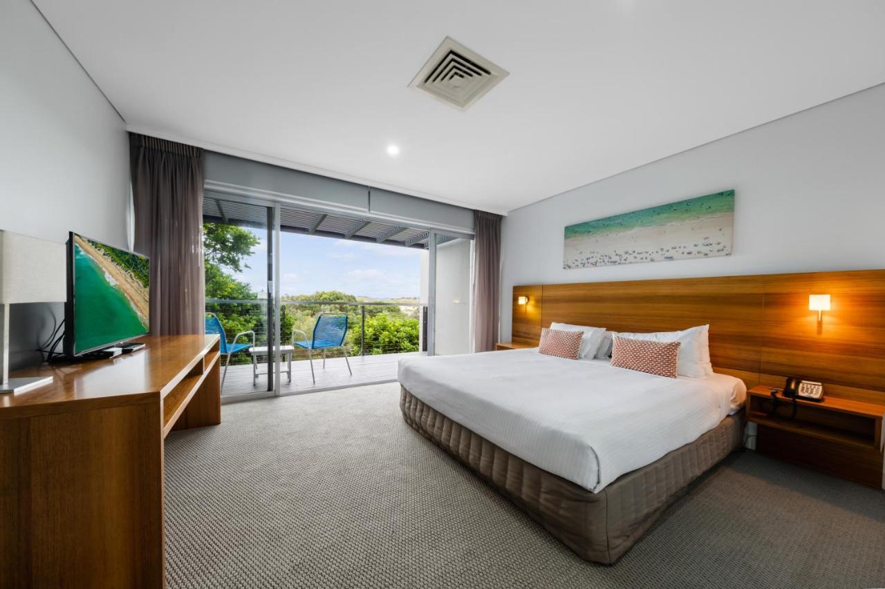 Pullman Magenta Shores Resort Entrance Luaran gambar A bedroom at the Mantra on Saltwater Island