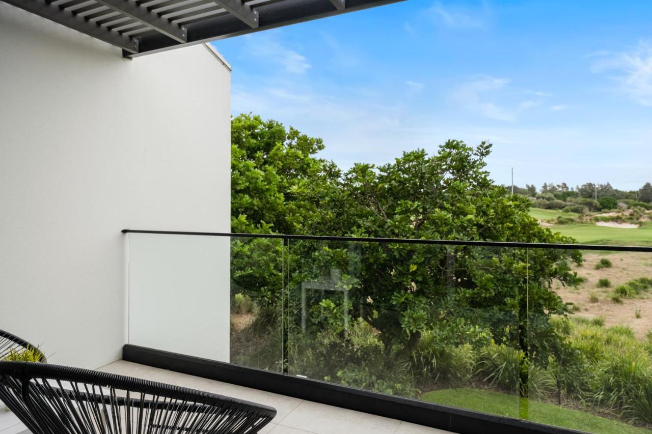 Pullman Magenta Shores Resort Entrance Luaran gambar Balcony with a view of the golf course