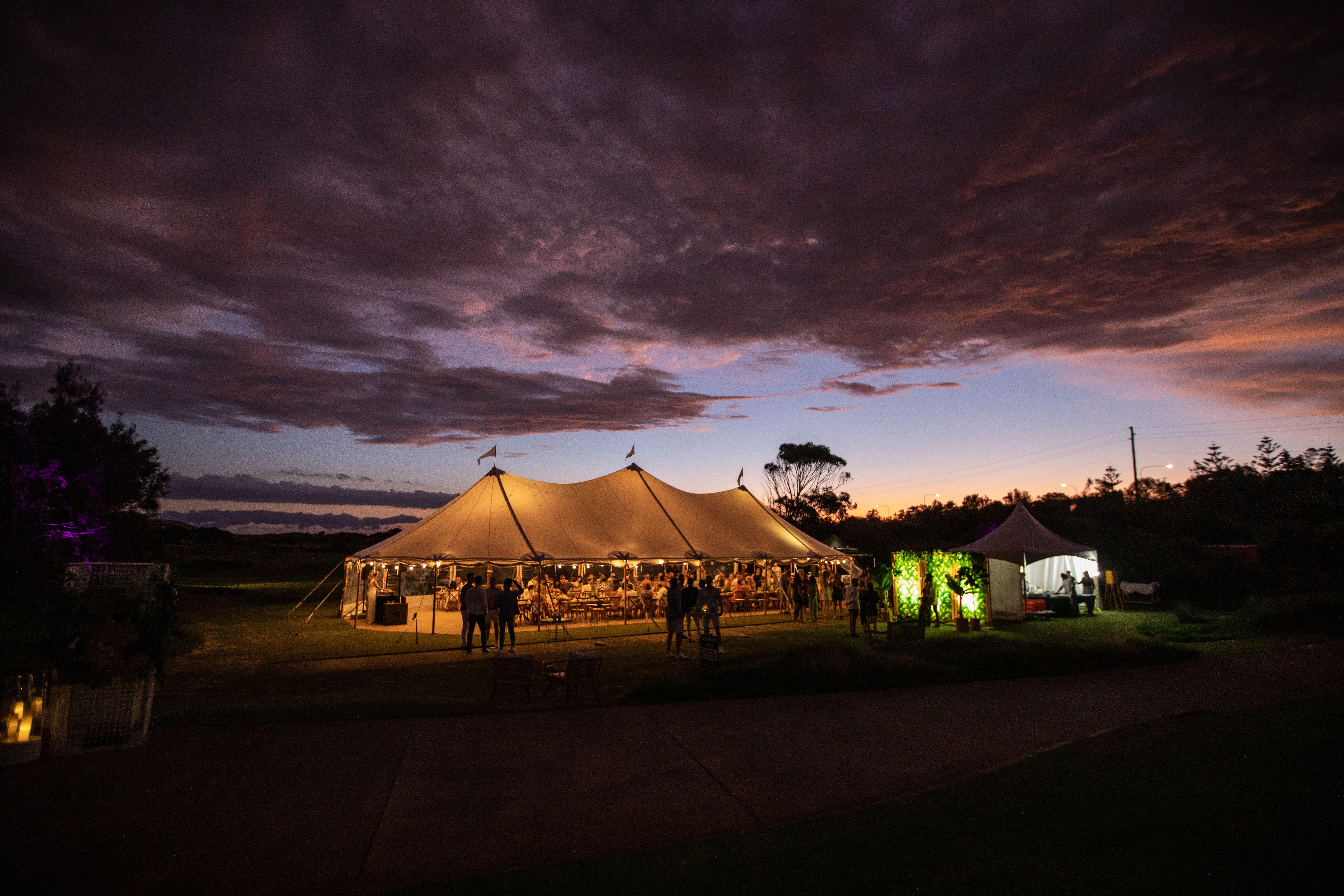 Pullman Magenta Shores Resort Entrance Luaran gambar The tent at the 2011 Australian Open