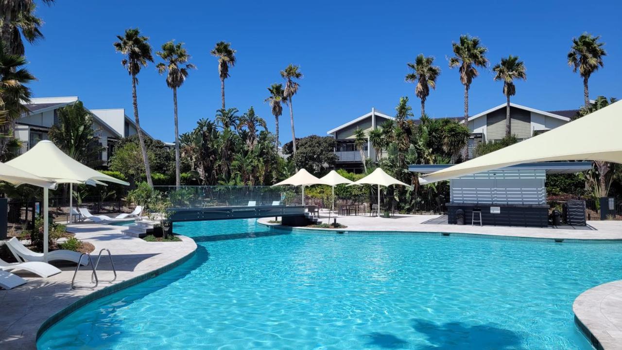 Pullman Magenta Shores Resort Entrance Luaran gambar The pool at Peppers Beach Club