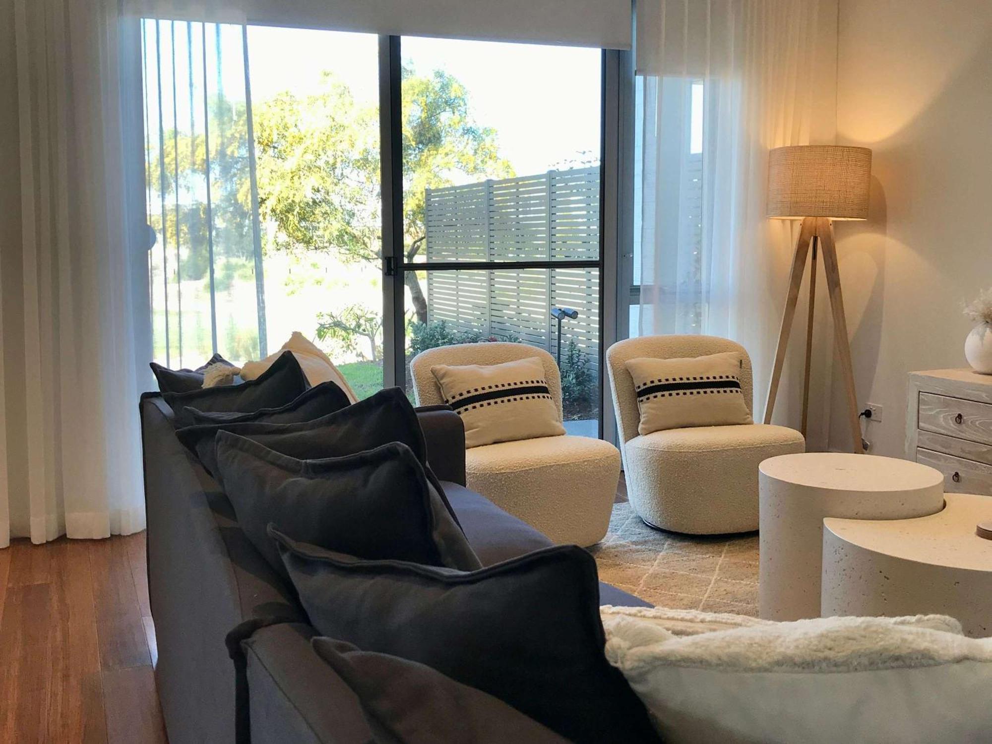Pullman Magenta Shores Resort Entrance Luaran gambar A living room in a typical apartment at the complex