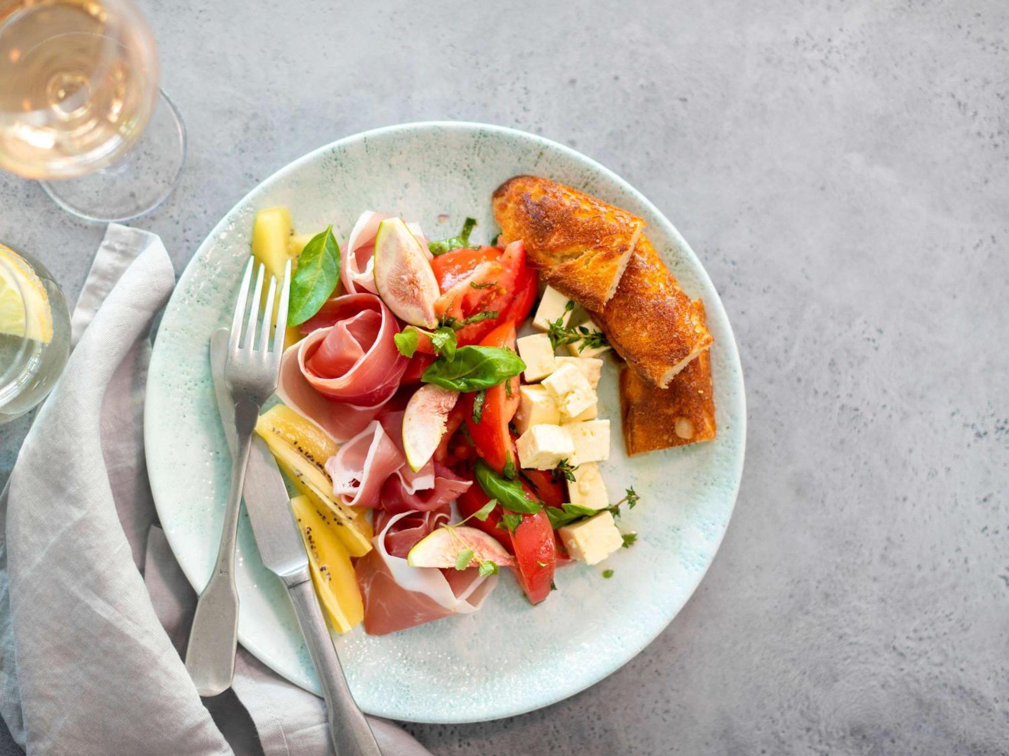 Pullman Magenta Shores Resort Entrance Luaran gambar A plate of ham and cheese