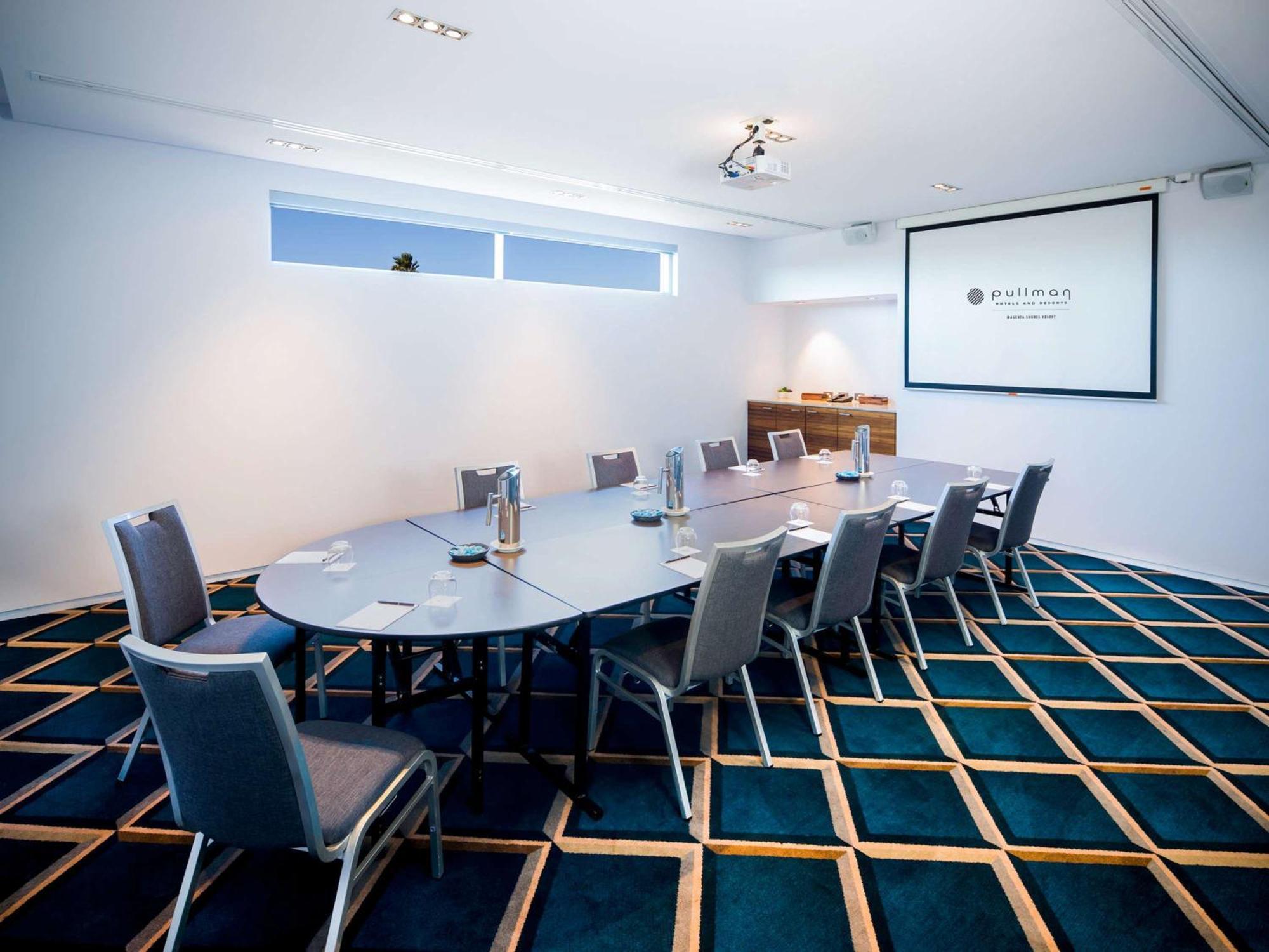 Pullman Magenta Shores Resort Entrance Luaran gambar The boardroom at the London office