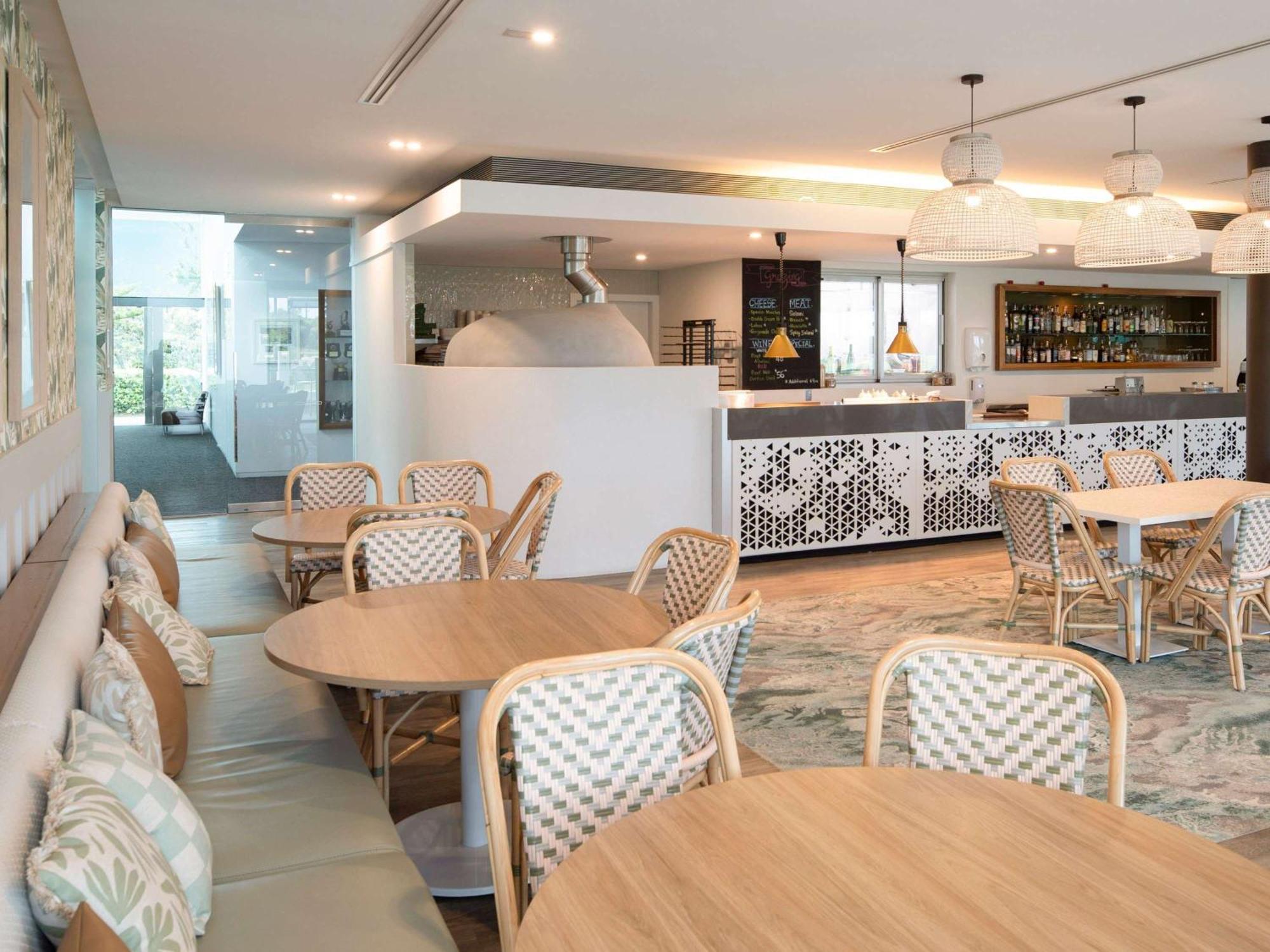 Pullman Magenta Shores Resort Entrance Luaran gambar The Kitchen