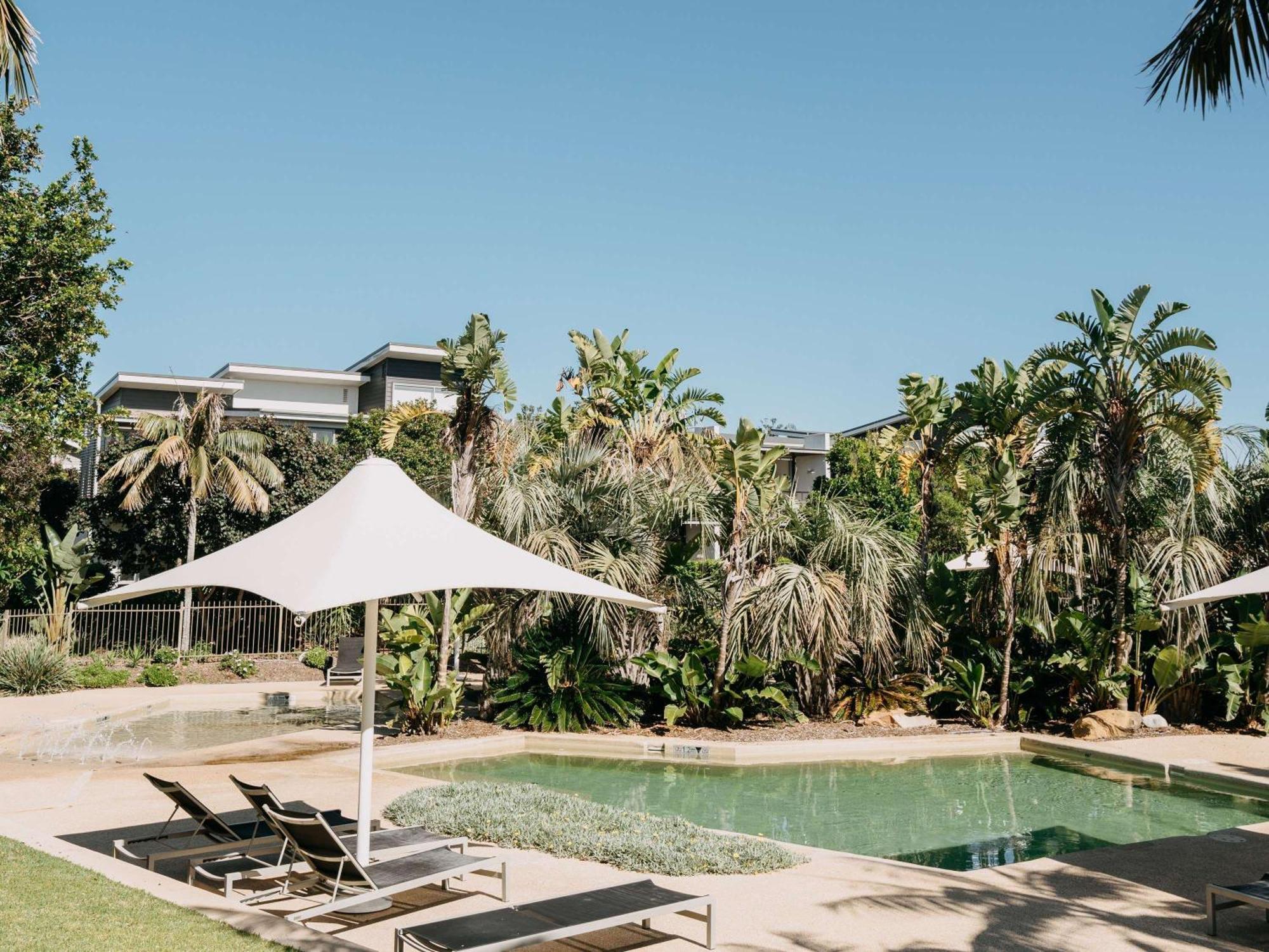 Pullman Magenta Shores Resort Entrance Luaran gambar The pool at the 1770 Bay Hotel
